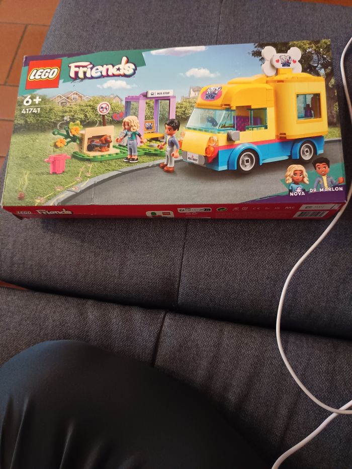 41741 Lego Friends La Fourgonnette de sauvetage canin - photo numéro 1