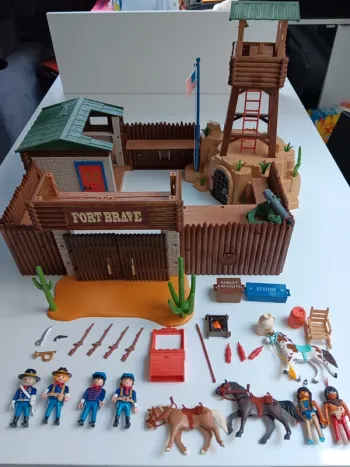 Lot figurines playmobil grand fort western 5245