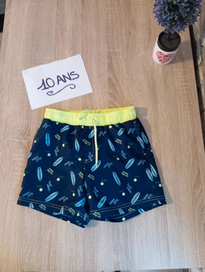 Short de bain taille 10ans