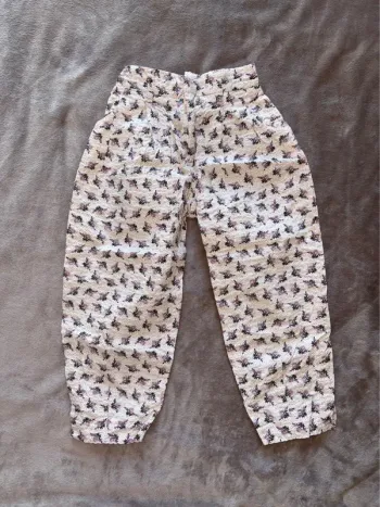 Pantalon fille Zara taille 6 ans fleuri en très bon état.