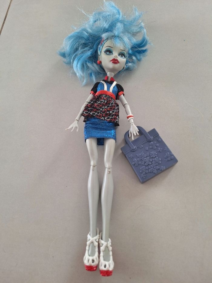 Lot 10 poupées monster high et supports - photo numéro 8