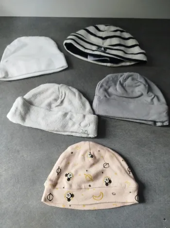 Lot bonnets bébé