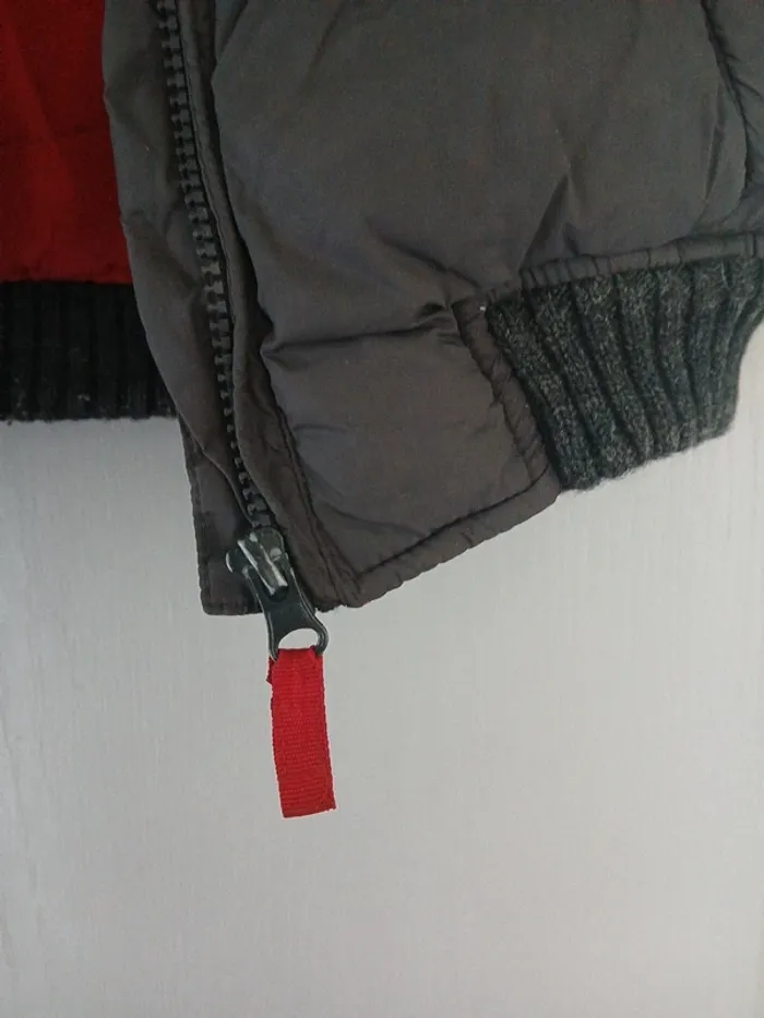 Blouson gris et rouge - photo numéro 4