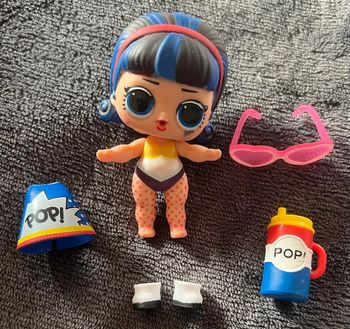 Petite poupée Lol surprise + accessoires comme sur la photos ( 14 )