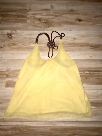 Débardeur jaune avec bretelle « bijoux »