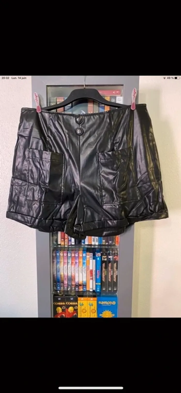 superbe short simili cuir noir stretch SHEIN taille 4xl = 52 neuf