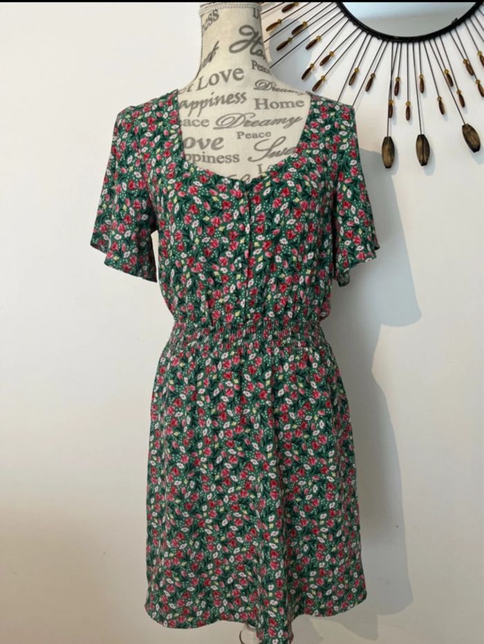 Robe verte à fleur