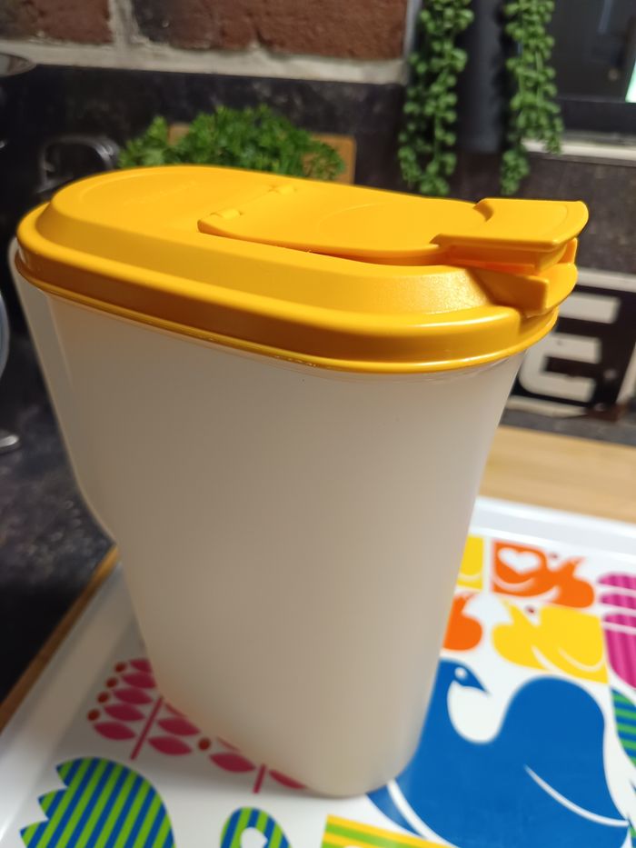Pichet Tupperware 2 litres - photo numéro 2