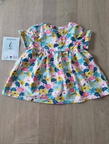 Robe fleurie très peu portée