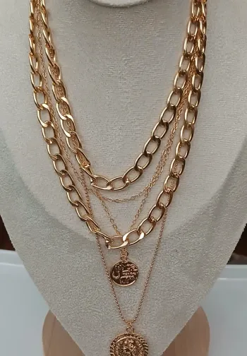 Collier multi-rangs doré médaillons tendance