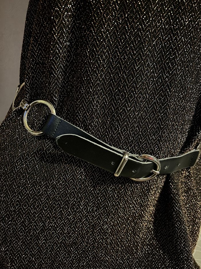 Magnifique ceinture vintage 1970 cuir noir et anneaux métal