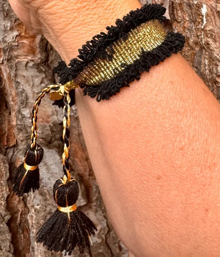 Bracelet manchette fils tissés lins réglable pompons médaille acier de la marque habaha Paris - photo numéro 10