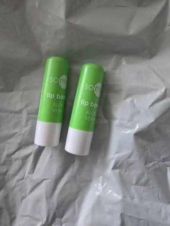 2 baumes à lèvres neufs
