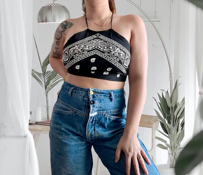 Shein Top Tres Court Crop Top Fines Bretelles Noir Et Blanc SHEIN