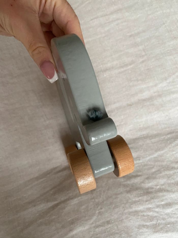 Éléphant en bois à roulette - photo numéro 4