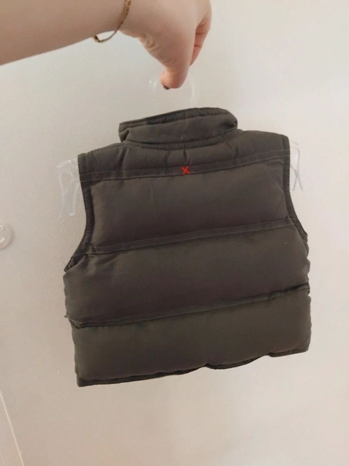 Doudoune sans manches taille 6 mois - photo numéro 4