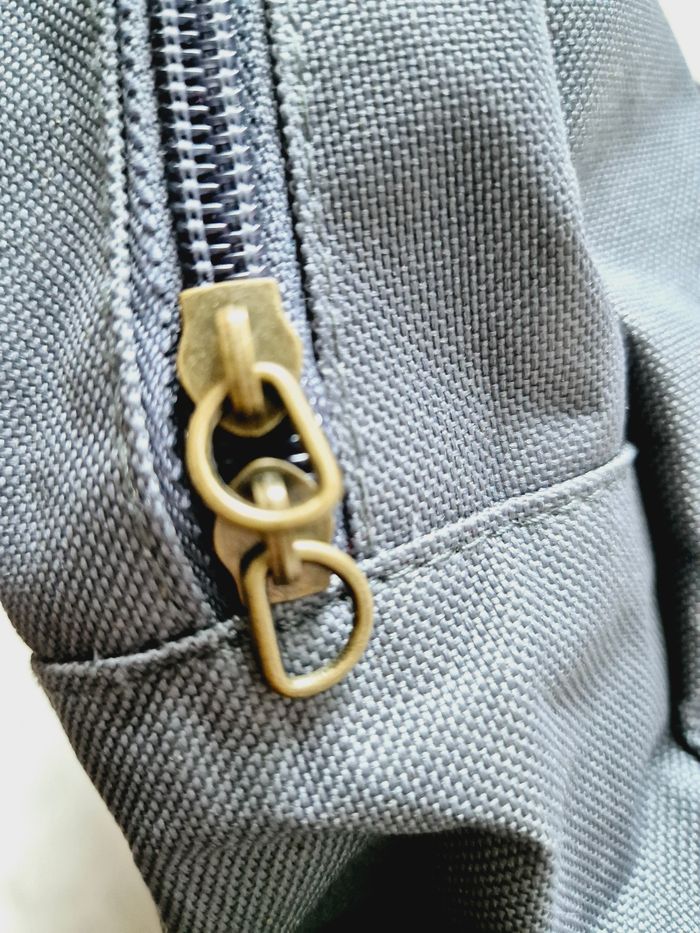 Sac a main gris et rouge - photo numéro 5