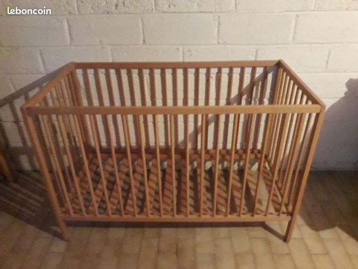 Lit à barreaux pour enfant - TRES BON ETAT