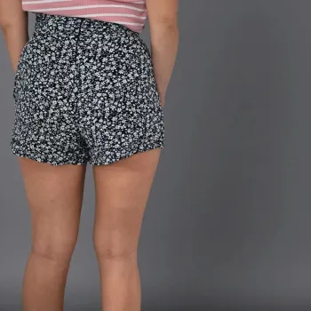 Short fleurie taille haute