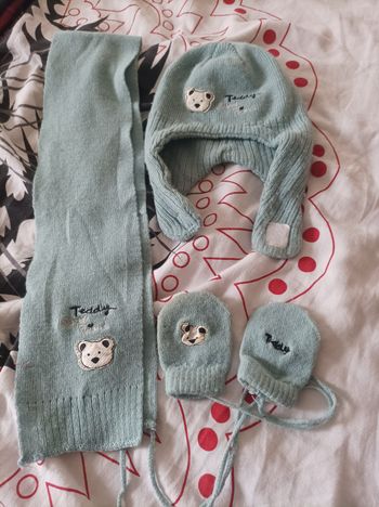 Ensemble Bonnet,gants et écharpe