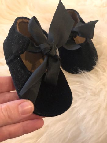 Chaussures bébé noire neuve