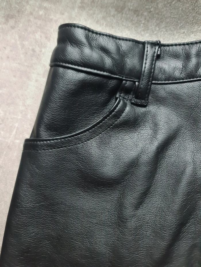Jolie jupe simili cuir Marque kiabi Fille Taille 6 ans - photo numéro 4