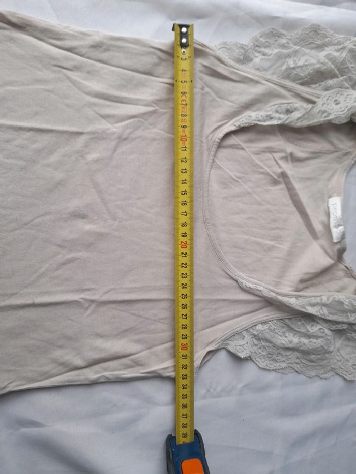 Tee shirt avec dentelles au épaules taille 34/36 ( voir description) - photo numéro 4