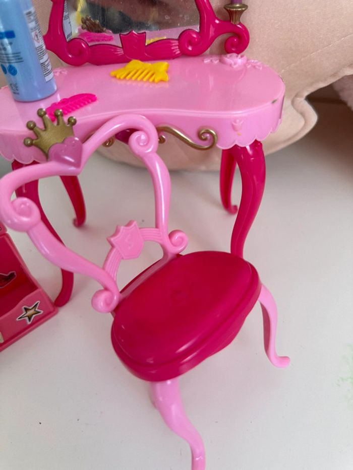 Barbie avec son salon de beauté - photo numéro 6