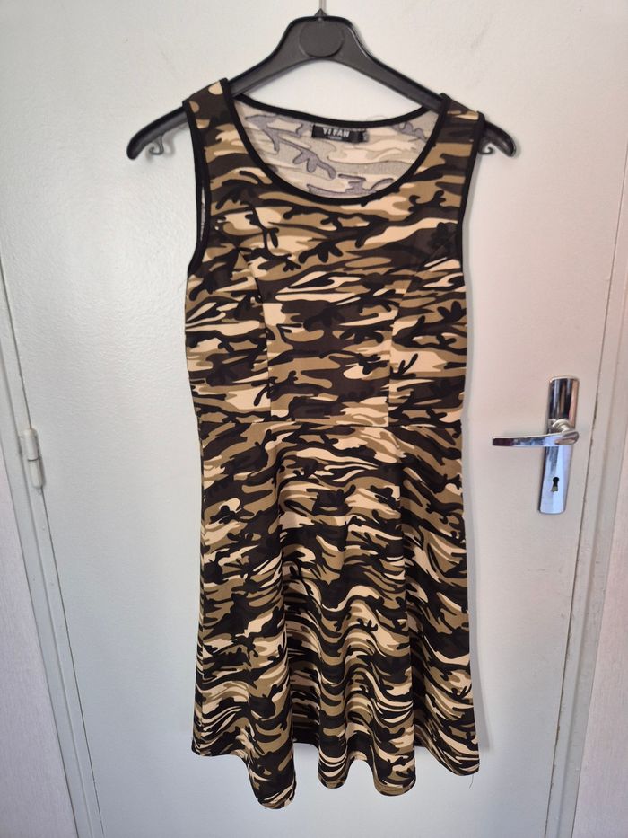 Magnifique robe style militaire taille 36/38