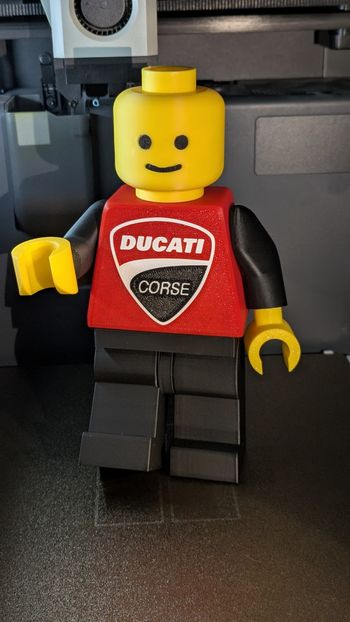 Figurine Ducati – Style pilote moto ⚪🔴 (20cm)