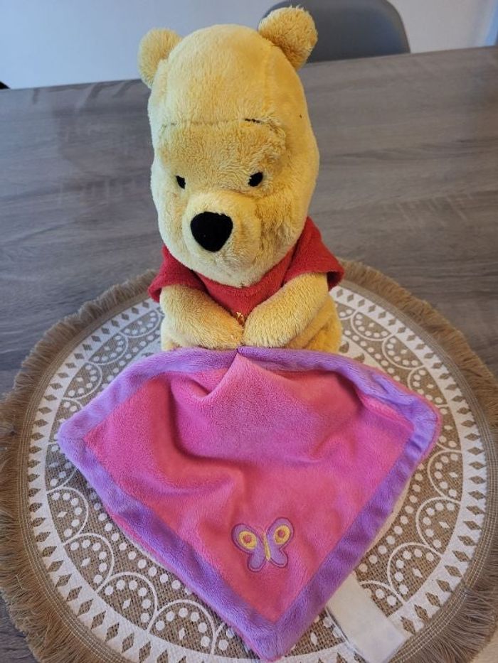 Beau doudou winnie l'ourson