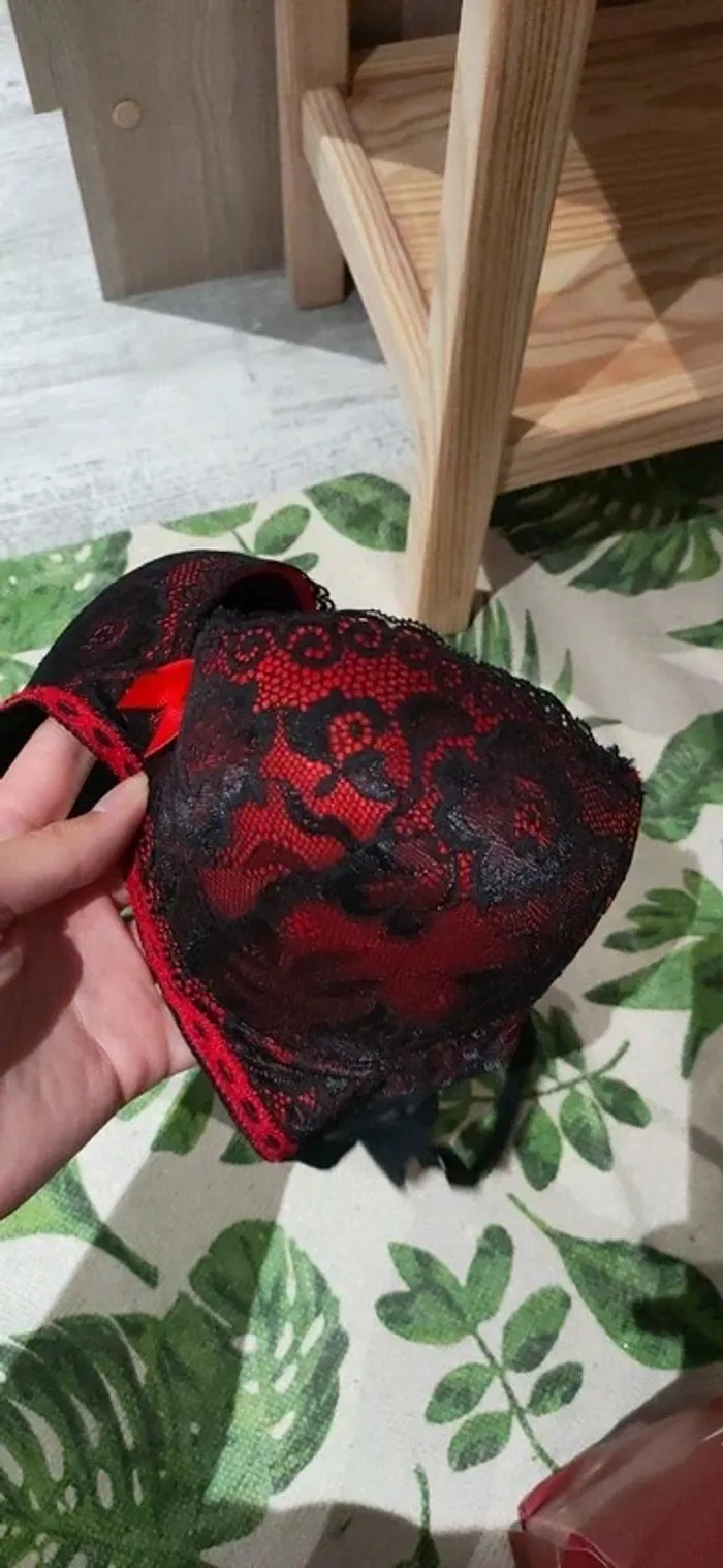 Soutien gorge NEUF dentelle rouge, push up - photo numéro 5