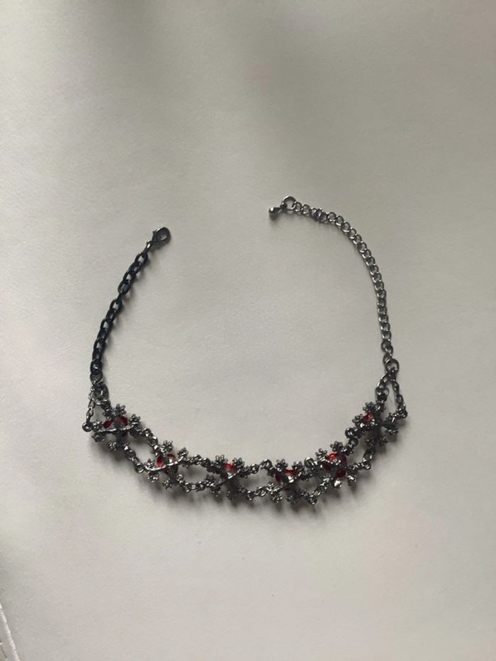 Collier tour de cou métal argenté vieilli, émail et strass de couleur - photo numéro 3