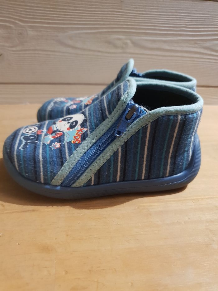 Chaussons bleus - photo numéro 2