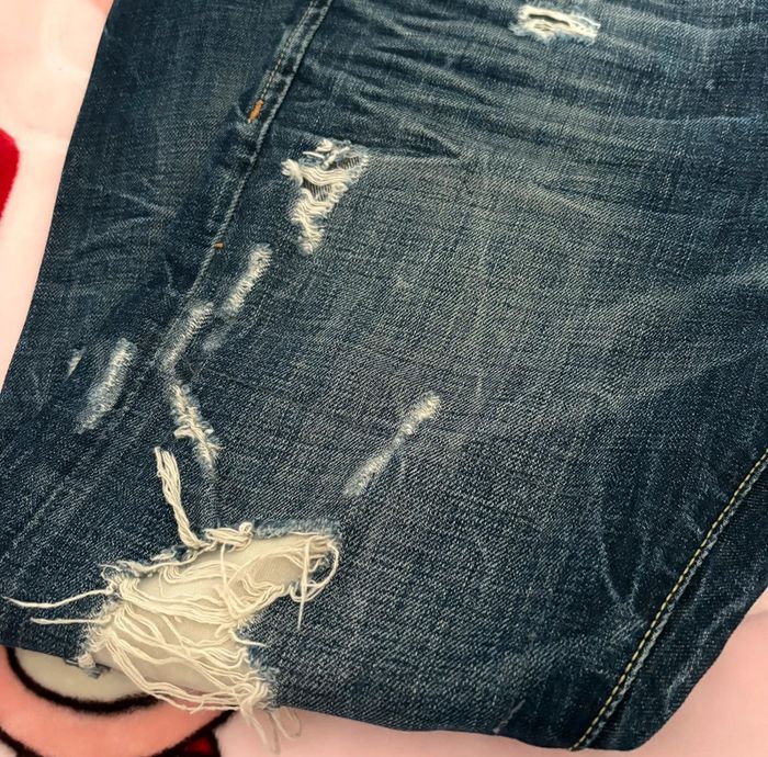 Jeans bleu troué - photo numéro 2