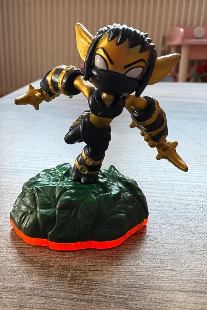 Legendary Stealth Elf Figurine Skylanders Giants