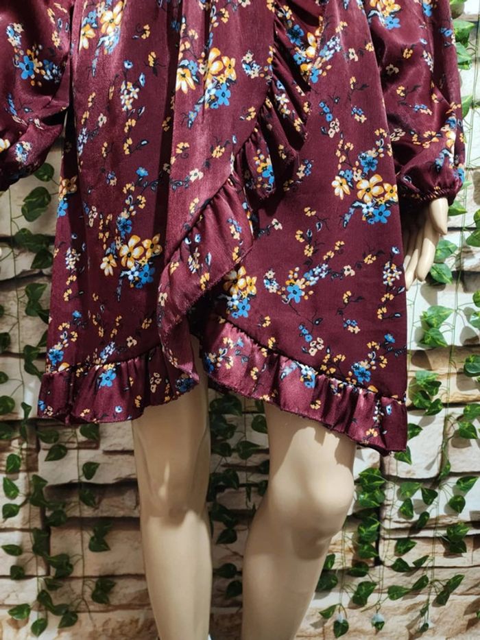 🌸Robe satin Bordeau fleurie Bluroyal Taille 36🌸 - photo numéro 7
