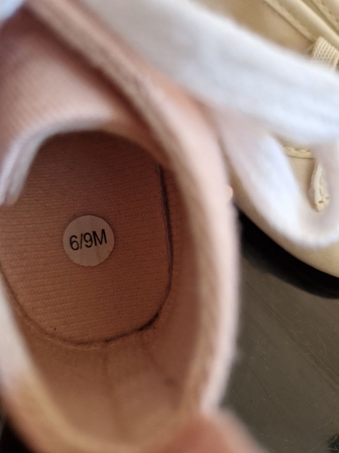 Lot chaussures 6-9 mois - photo numéro 4