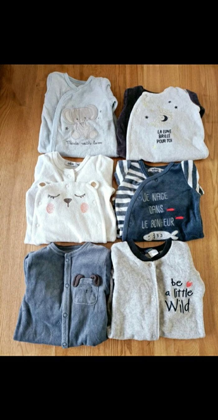 Pyjamas en 1 mois