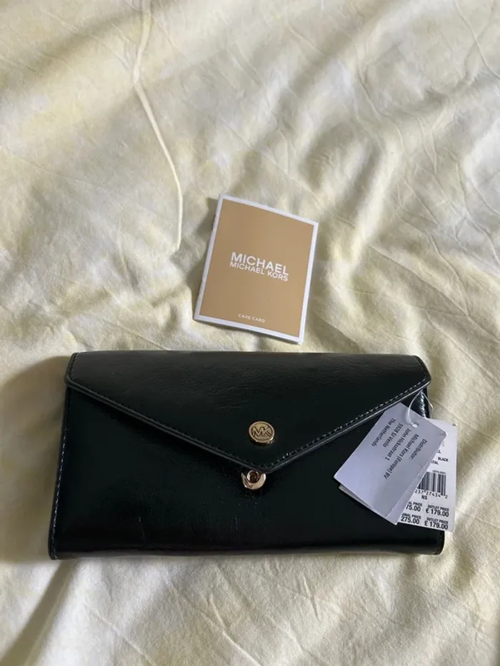 Vends pochette Mickel kors - photo numéro 2