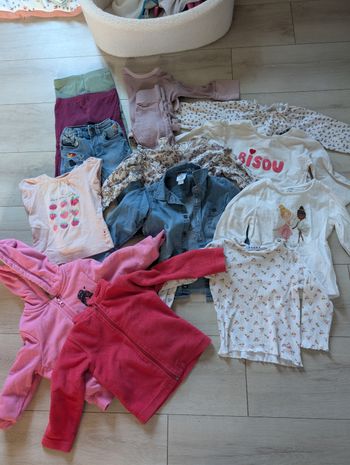 Lots vêtements bébé fille 18 mois mi-saison bon état 