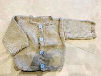 Gilet fait main 6 mois