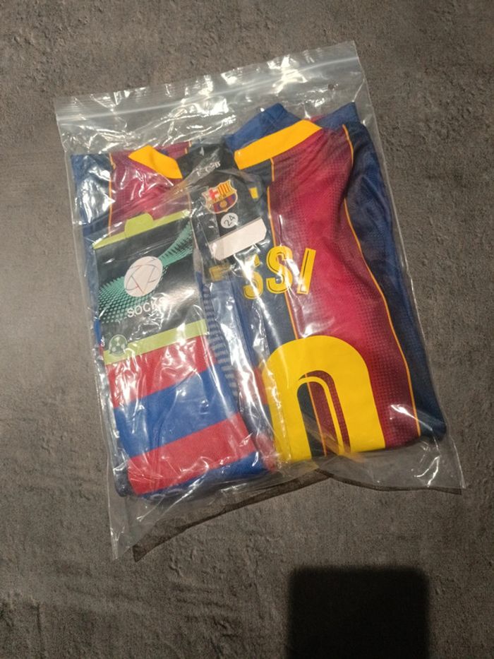 Tenue football Léo Messi FC Barcelone t.24 - photo numéro 5