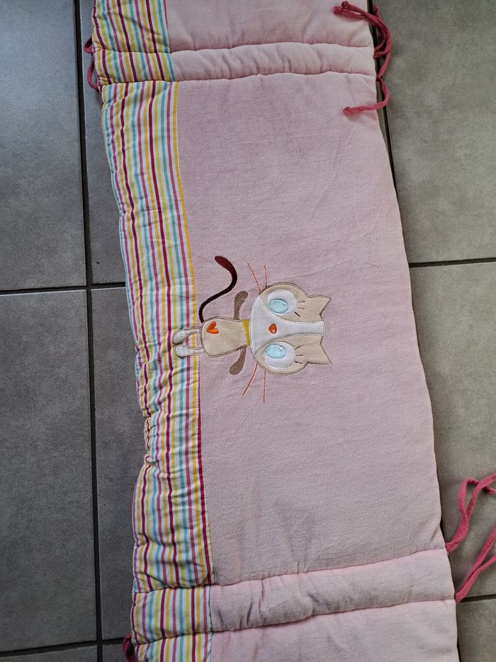 Tour de lit mon petit chat très bon état - photo numéro 3