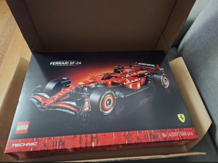 Voiture lego technic neuf ferrari sf 24 42207