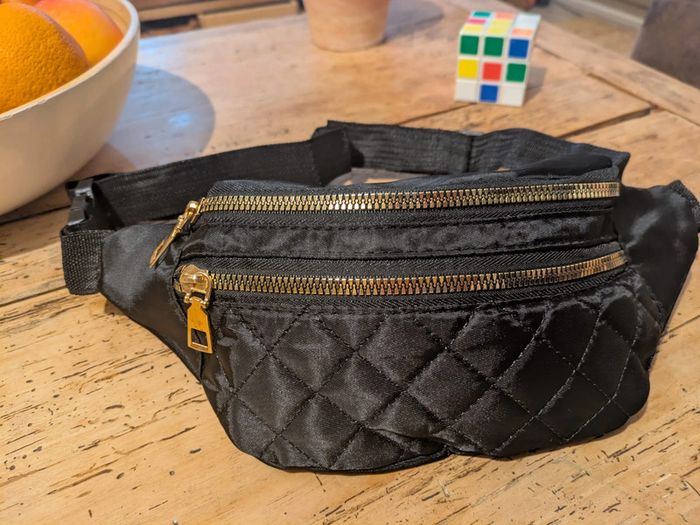 🖤 Banane Noire Matelassée – L’Accessoire Stylé et Pratique ! 🖤 - photo numéro 5