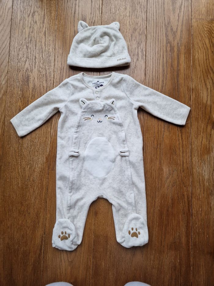 Joli ensemble 1 pièce avec pieds et chapeau