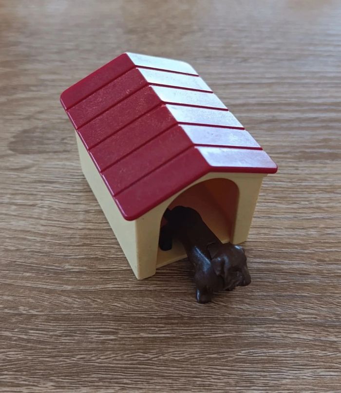 Playmobil niche pour chien avec un chien