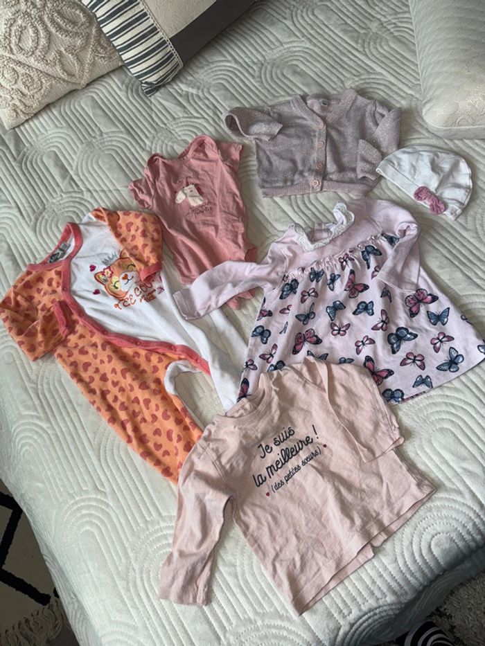 Lot vêtement 6 mois fille très bon état