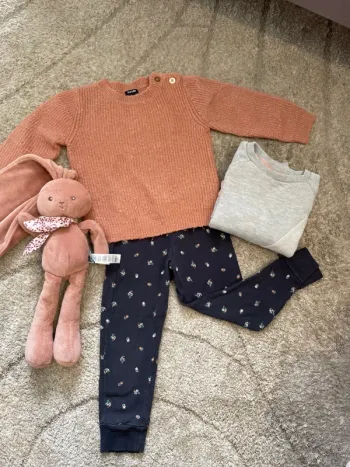Legging fleurs avec pull 3 ans